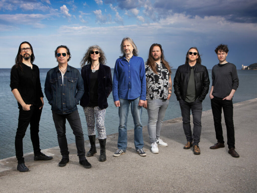 Une petite merveille de ProgRock moderne... // A little marvel of modern ProgRock...