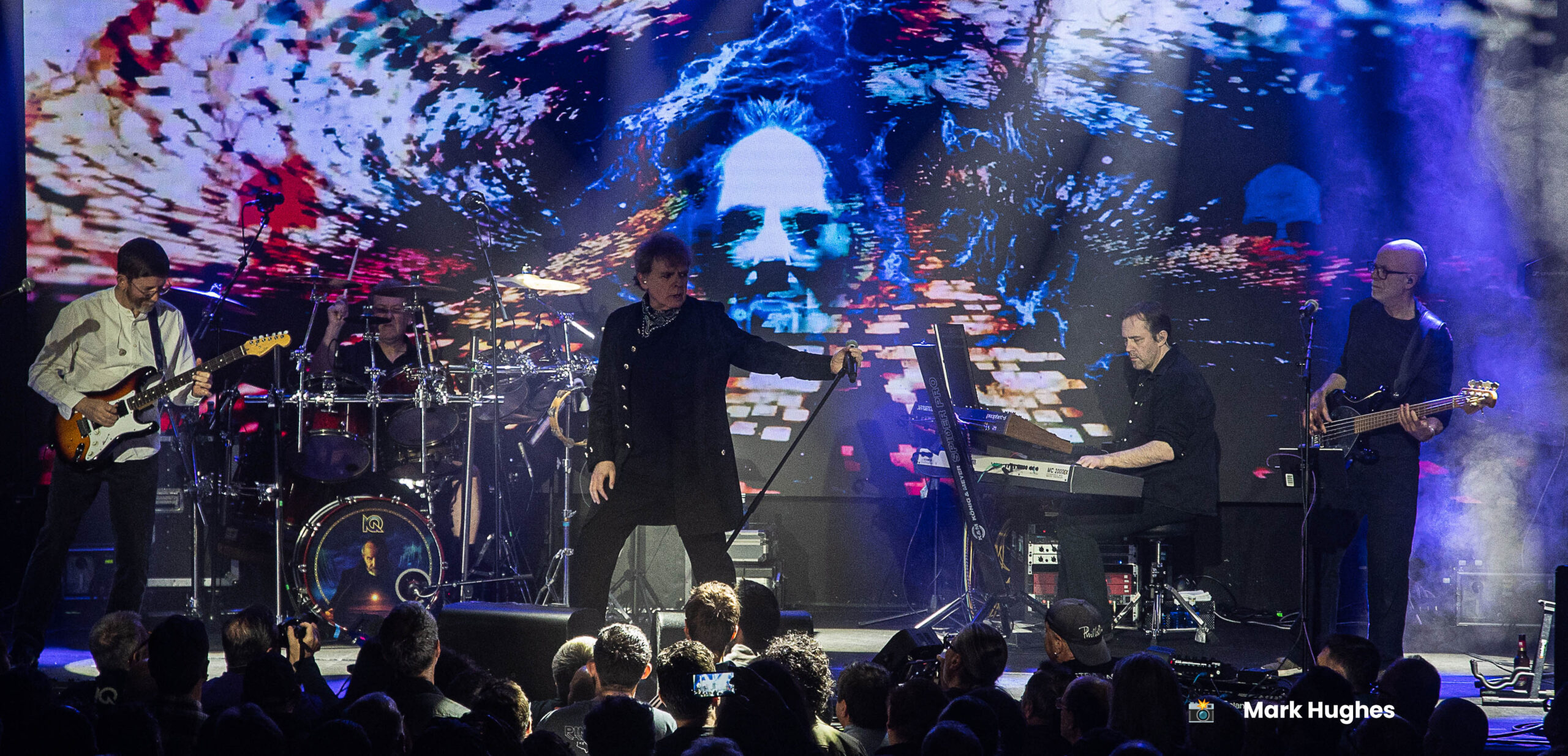 IQ band - photo de Mark Hughes